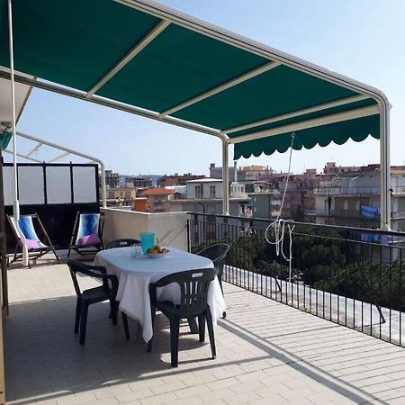 Апартаменты Attico Trilocale Con Solarium A Боргетто-Санто-Спирито Экстерьер фото